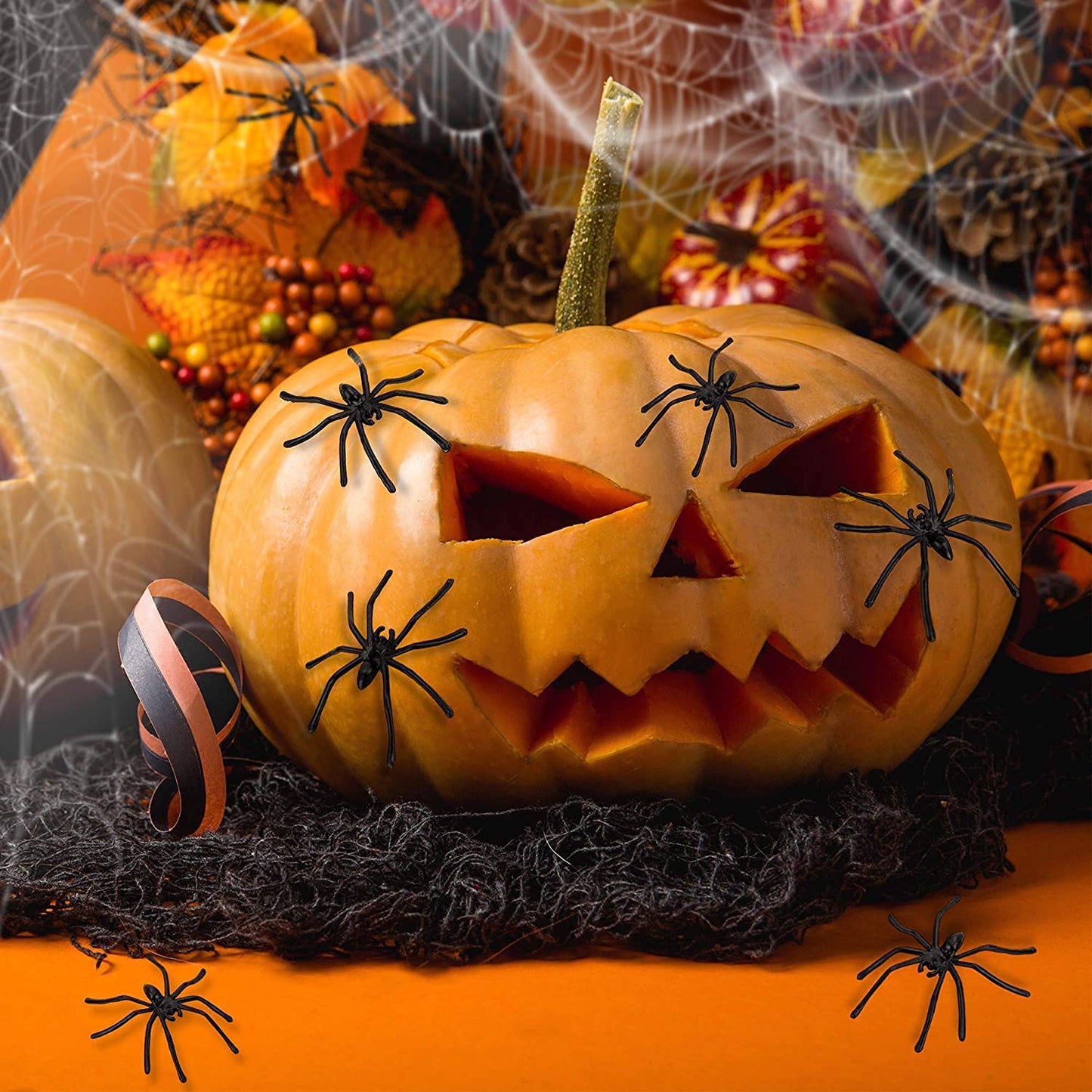 obqo 100 Pieces Halloween Spooky Black Plastic Spiders for Halloween Party Decorations, Prank Realistic Scary Spiders Toy for Kids Party Decorations