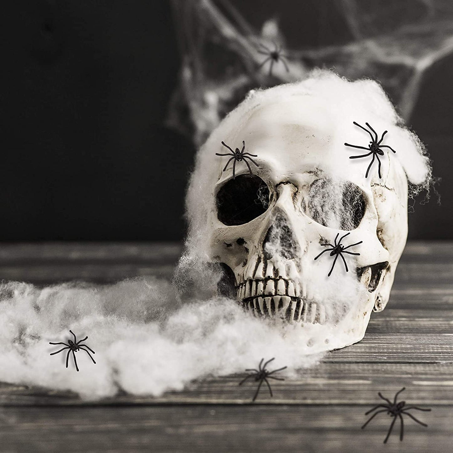 obqo 100 Pieces Halloween Spooky Black Plastic Spiders for Halloween Party Decorations, Prank Realistic Scary Spiders Toy for Kids Party Decorations