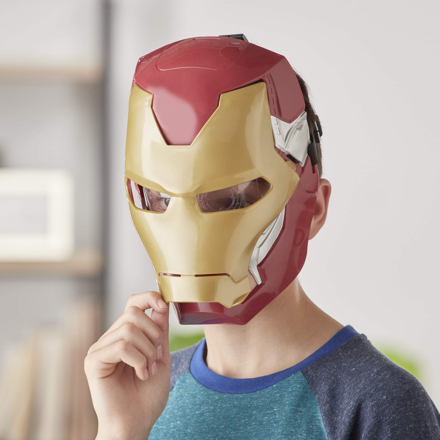 Hasbro Marvel Avengers Iron Man Flip FX Mask with Flip-Activated Light Effects for Costume and Role-Play Dress Up