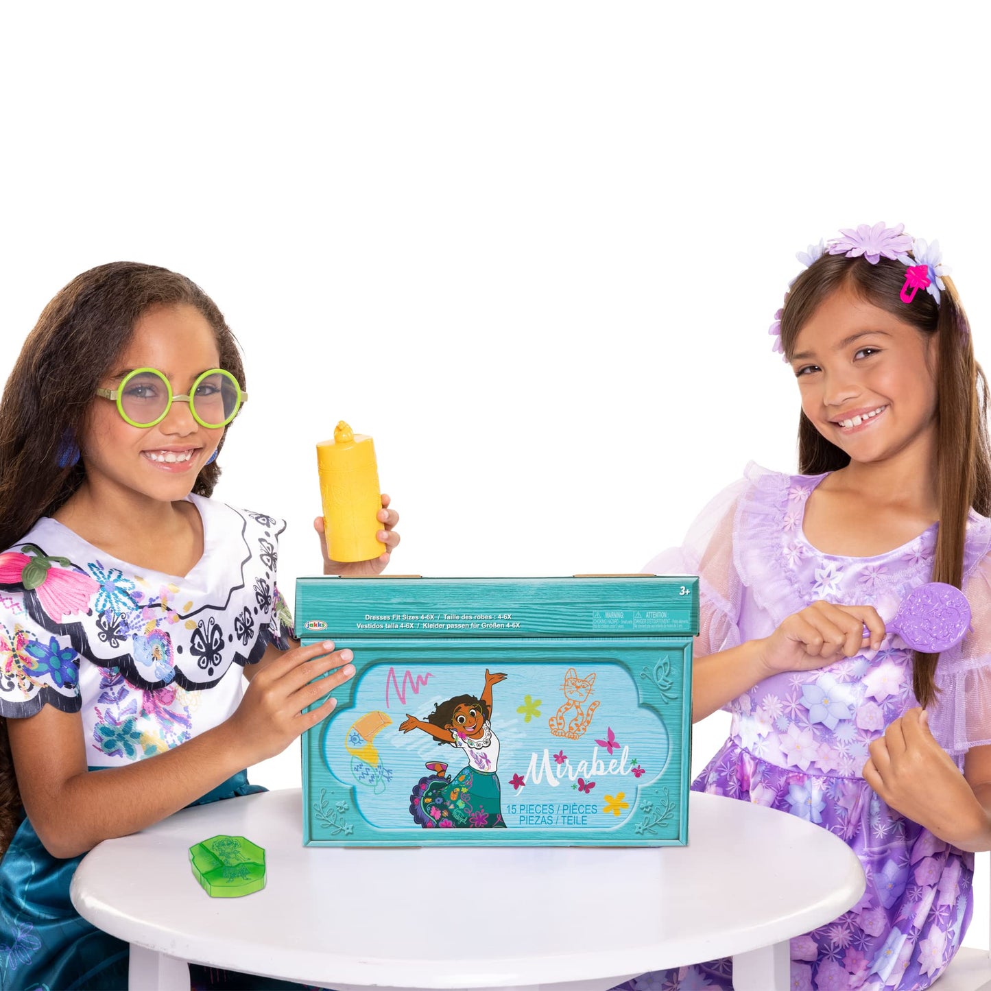 Disney Encanto Madrigal Sisters Dress Up Trunk (Amazon Exclusive)