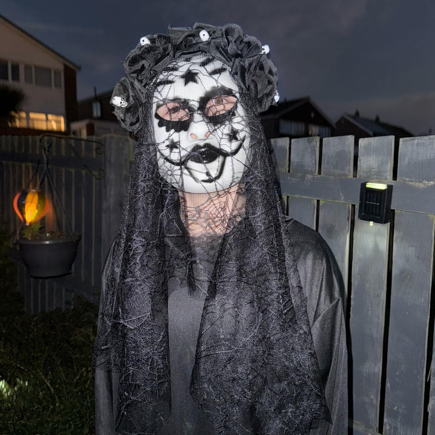 eBoutik - Womens Day of the Dead Halloween Headband with Black Rose Veil & Sugar Skull Face Mask - Mexican Day of The Dead Sugar Skull Novelty Costume Undead Festival Dress Up For Women
