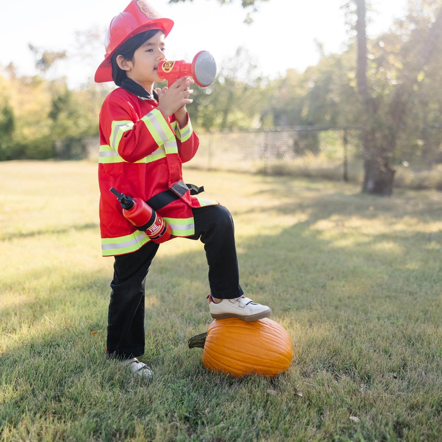 Melissa & Doug Kids Fireman Costume Role Play Toys | Fancy Dress for Children & Toddlers Halloween Costumes | Pretend Play Gifts for Kids Age 3 to 6